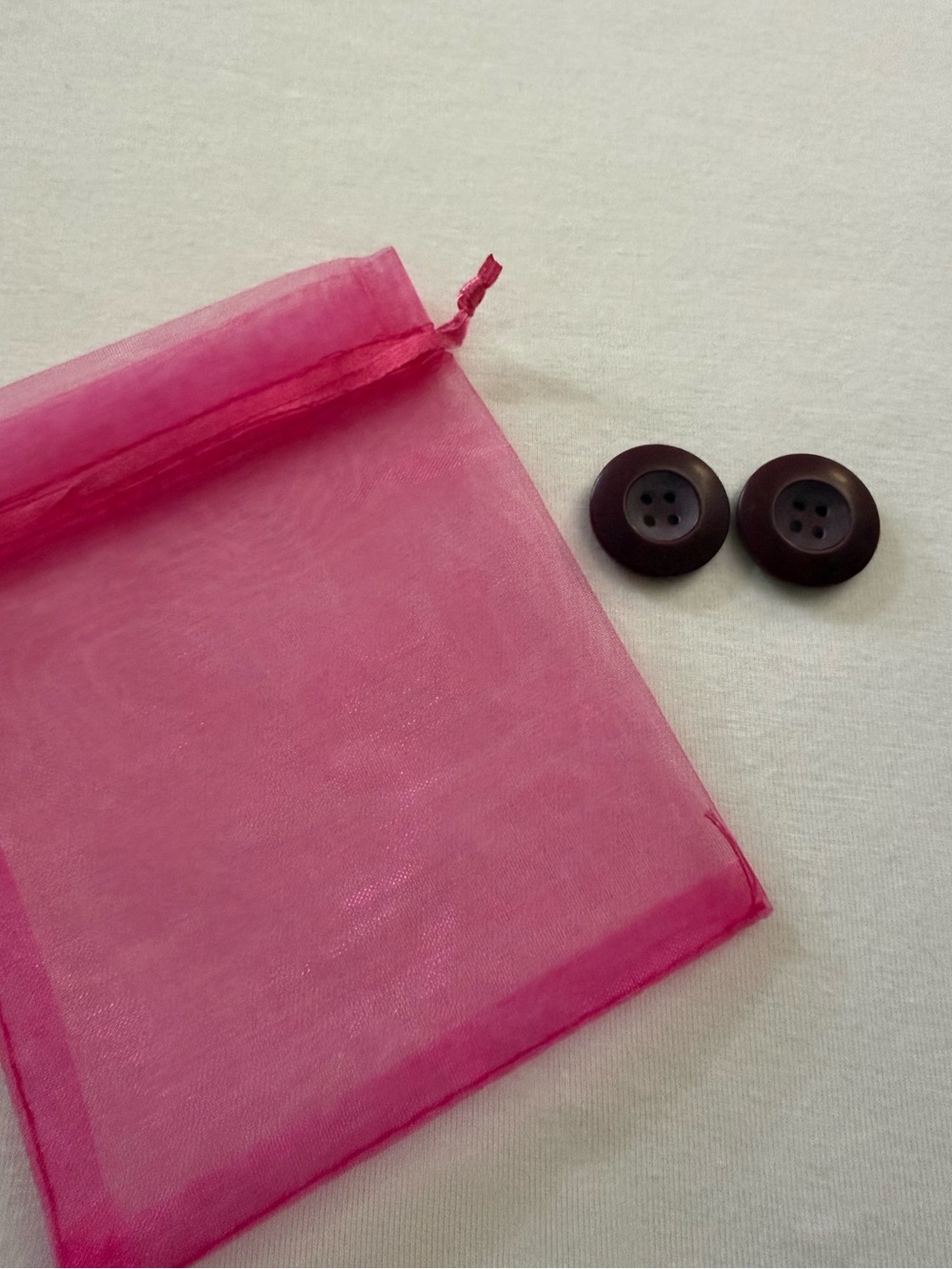 GUVC 1 Inch Matte Plastic Maroon Buttons for Crafting or Clothing - Set of 2.